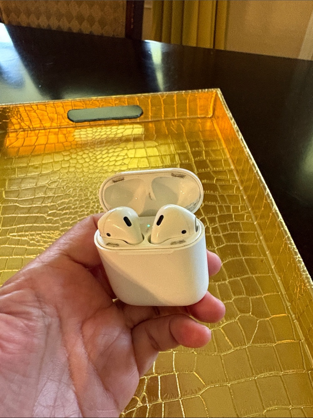 Apple White Wireless Earbuds